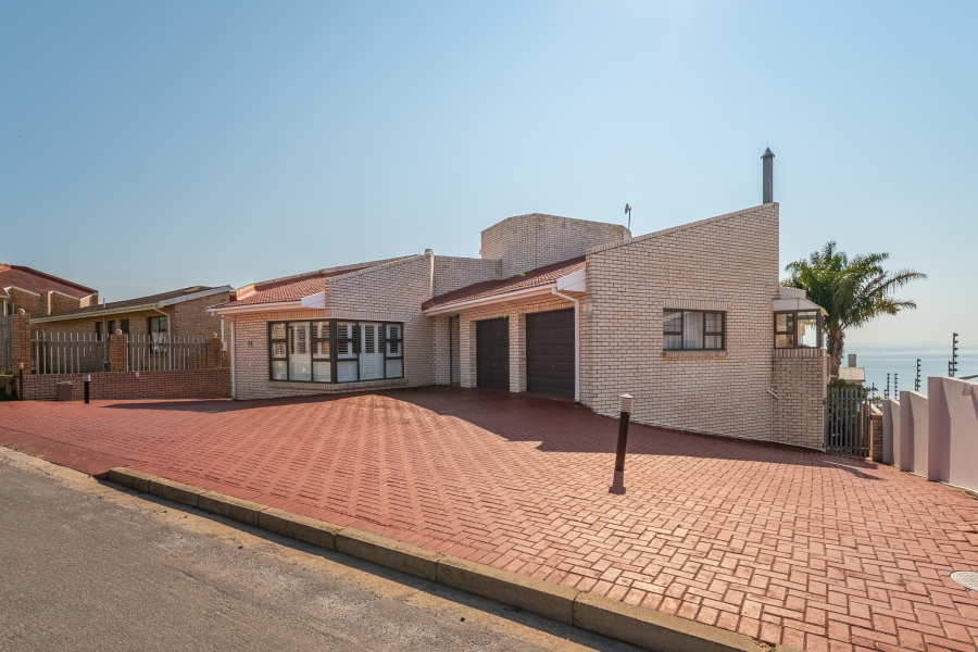 7 Bedroom Property for Sale in Wavecrest Eastern Cape